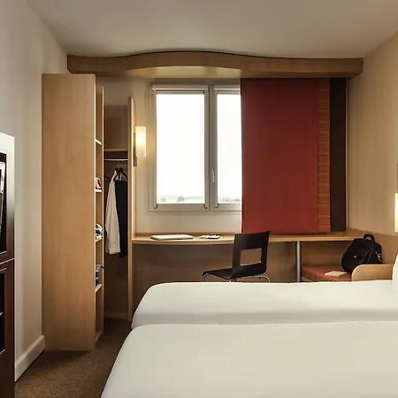 Ibis Saint-die 호텔 3*