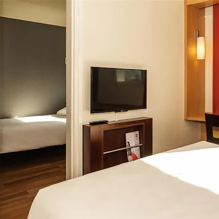 Ibis Saint-die 호텔 3*